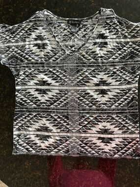 INC International Concepts Black & White Geometric V-Neck Cold Shoulder Top